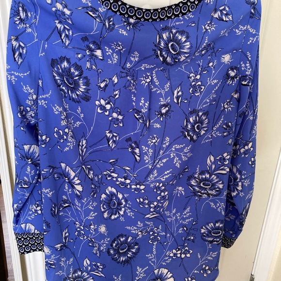 Talbots Blue Floral Blouse with Black Accents Beautiful blouse! - Picture 3 of 7